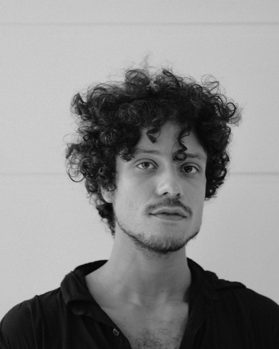 Estamos rumando a uma conquista isso e fato pra cada uma de nos. Nao posso estar mais feliz do que anunciar aqui esta exposicao. que partiu nao s